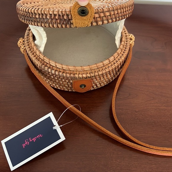 Straw 8” circle handbag - Picture 2 of 3